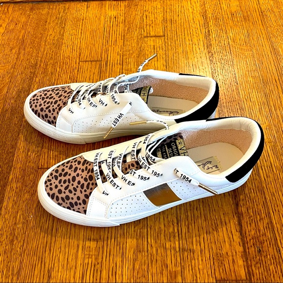 Vintage Havana Shoes - New! Vintage Havana Dina Perforated Sneaker size 10